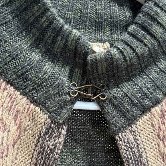 BKE Green and Brown Women's Cardigan Sweater - Picture 2 of 3